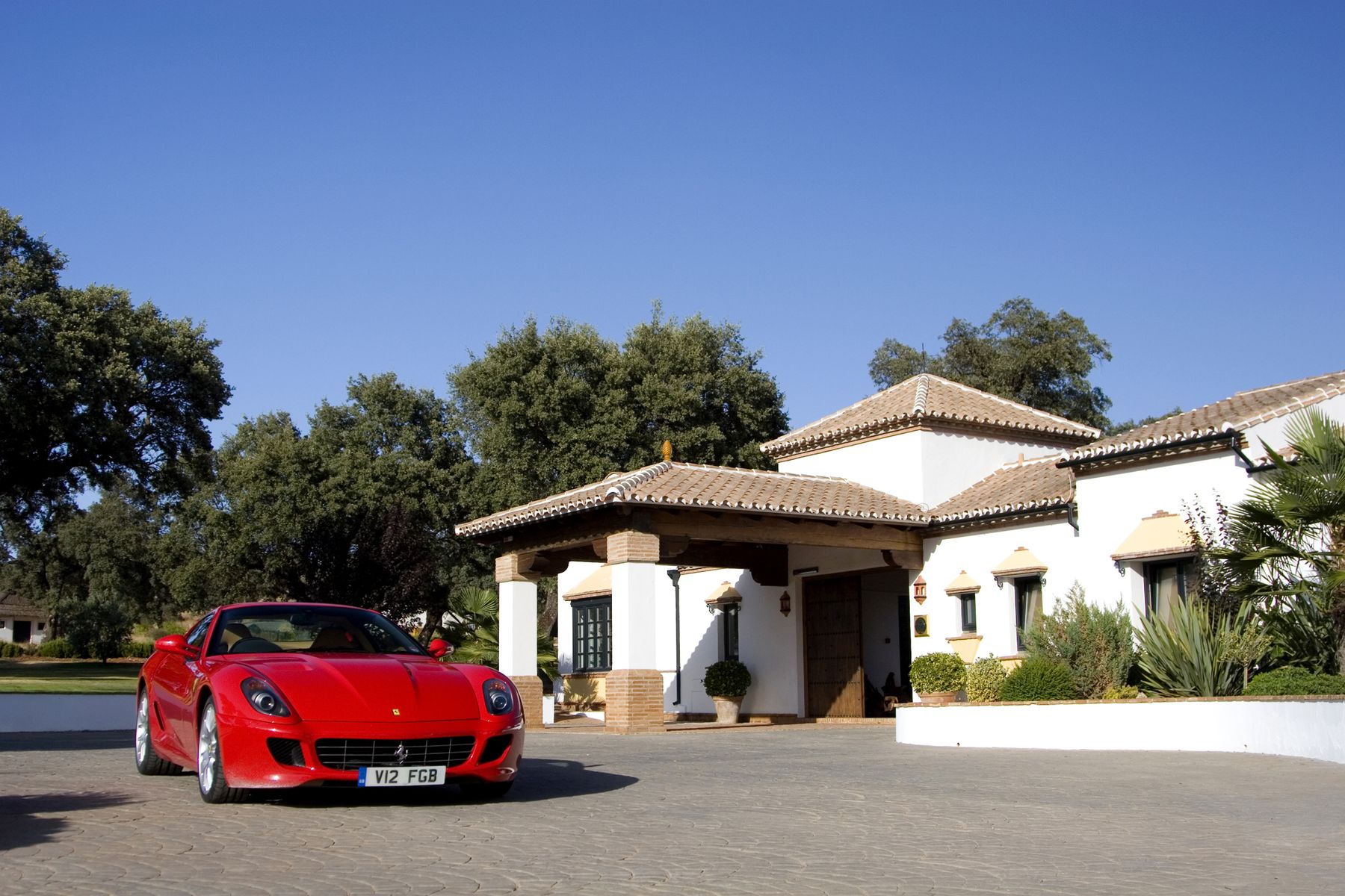 Ascari Race Track Provides The Ultimate Motorsport Lover Experience to Last a Lifetime