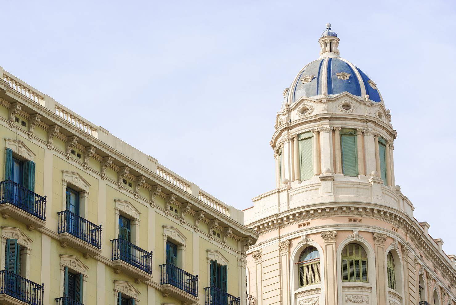 Barcelona has long been a popular destination for business buyers from abroad. With the drop in prices, it is today a major hub.
