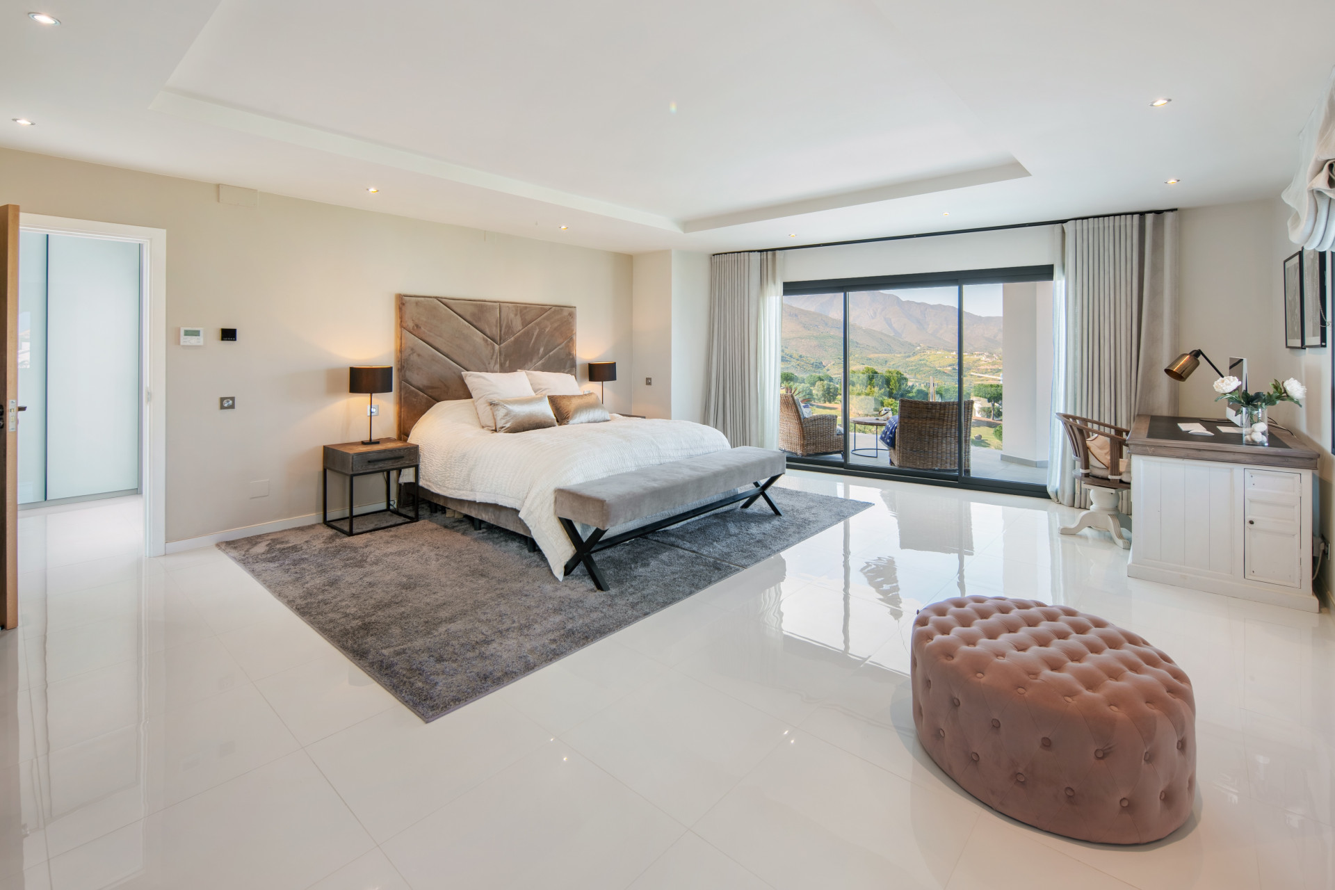 Principal bedroom opening onto a terrace with mountain views